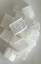 Load image into Gallery viewer, Selenite Cubes