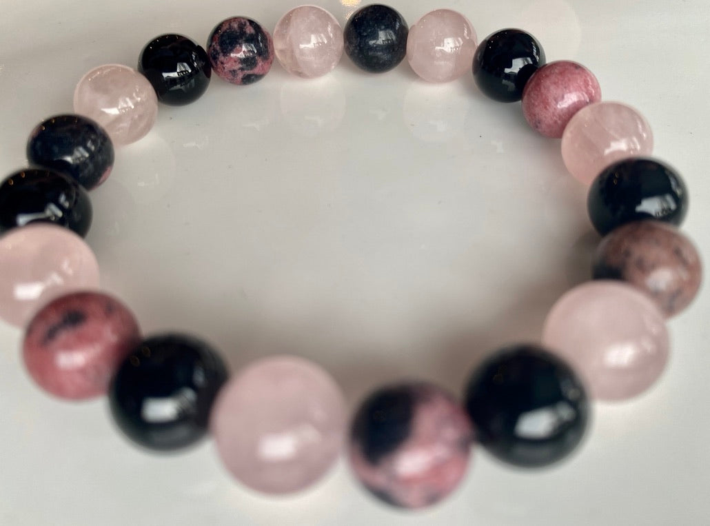 Bracelet multirang en rhodonite, quartz rose et onyx noir