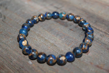 Load image into Gallery viewer, Dark Blue Suspended Copper Agate Bracelet